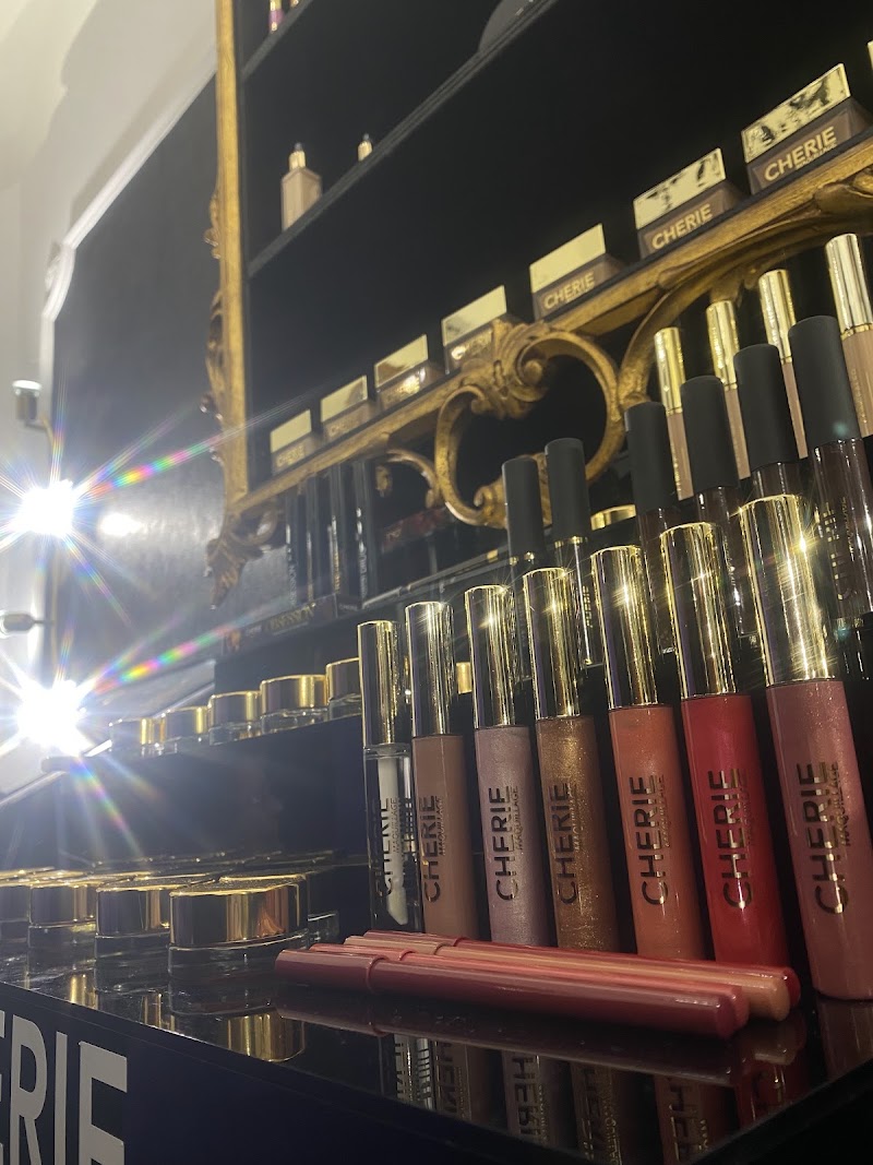 Make-Up Room By Maria — estetista a Paternò