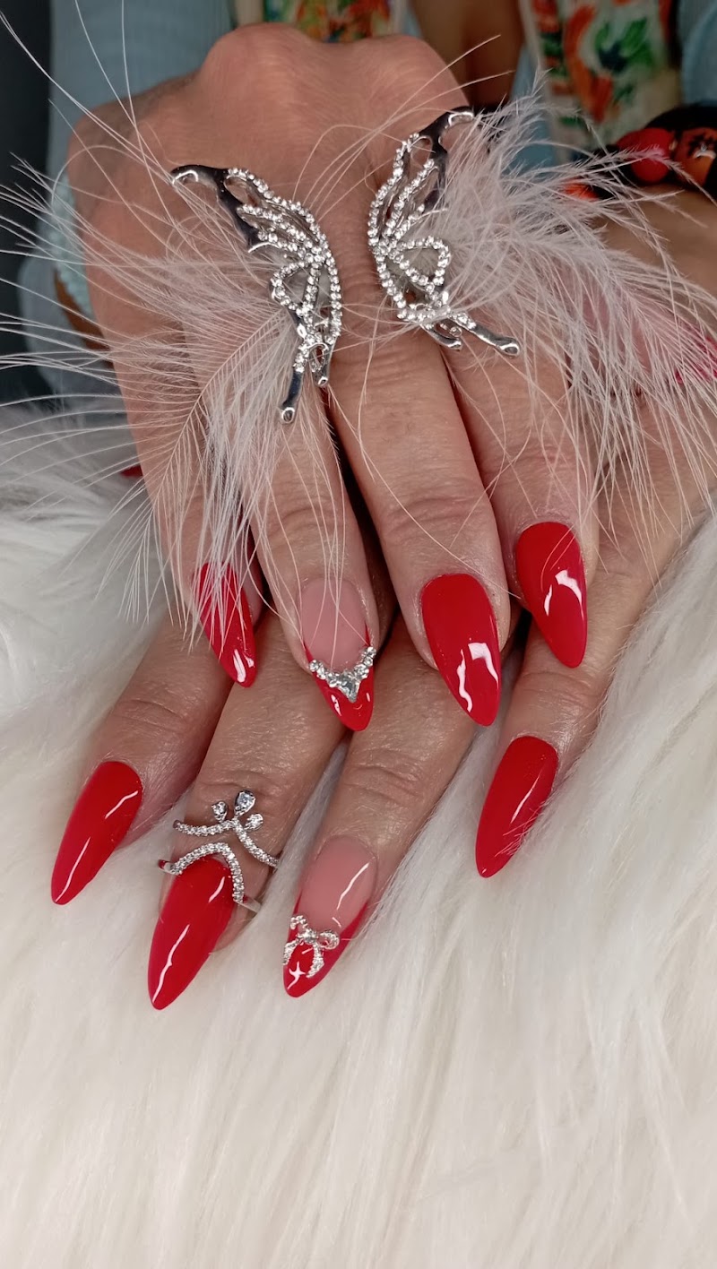 The Gold Fingers Revolution — estetista a Seriate