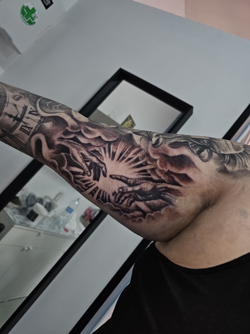Tattoo Francesco Monteforte Thisisfrenk — estetista a Mercogliano