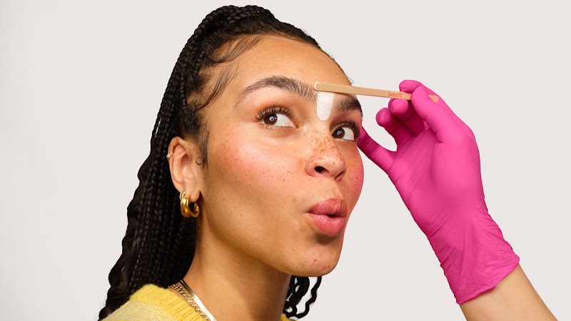 Brow Bar Benefit Cosmetics — estetista a Catania