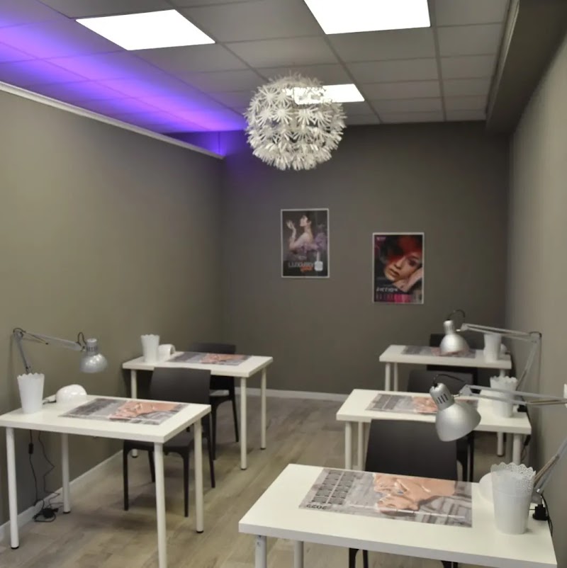 Giusy Minì Nails — estetista a Carini