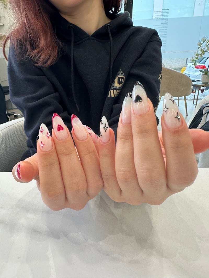luna nail studio — estetista a Castiglione delle Stiviere