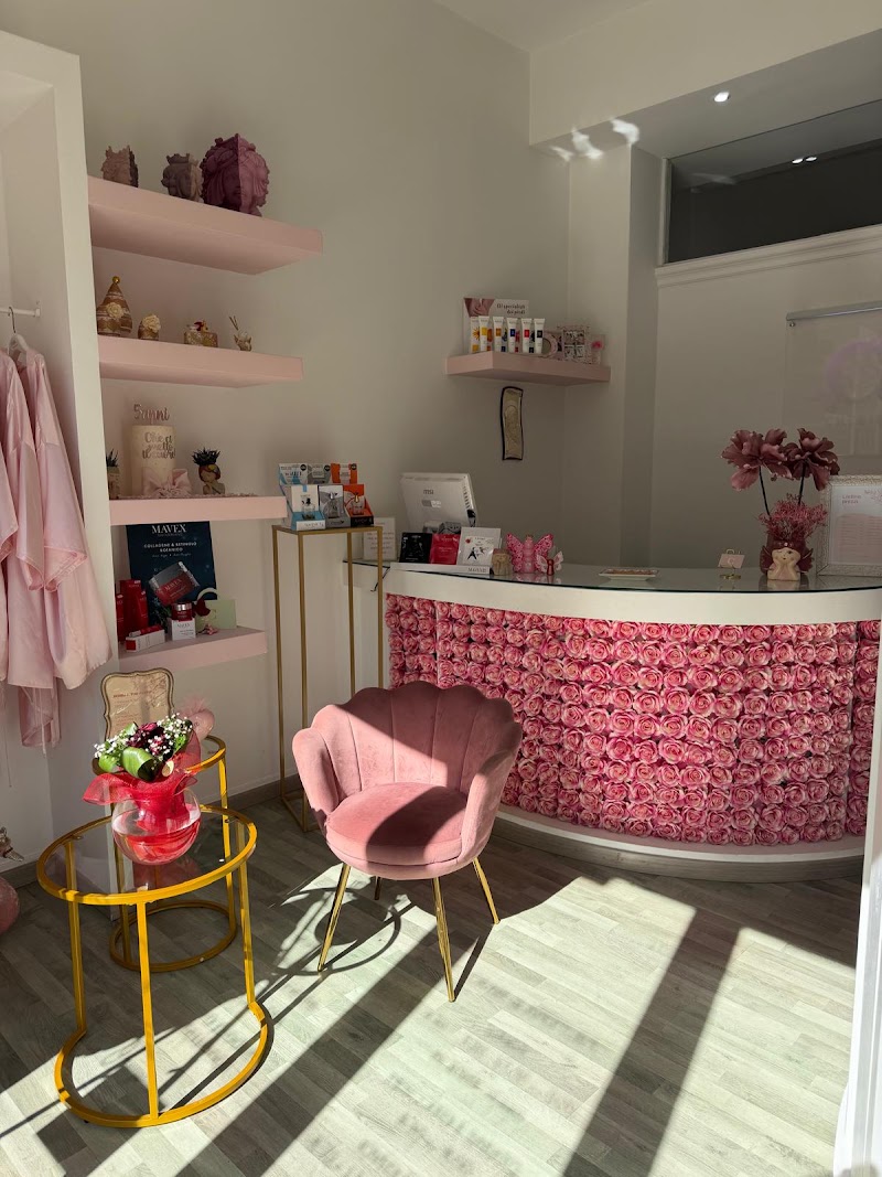 Chérie Nails Salon — estetista a Brindisi