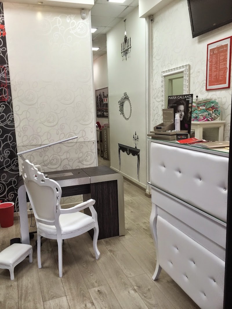 Nails&TheCity - Estetica & Solarium — estetista a Aprilia