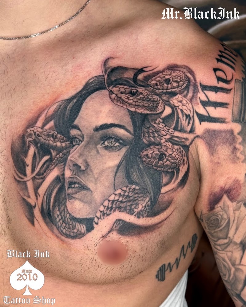 Black Ink Tattoo Shop — estetista a Salerno