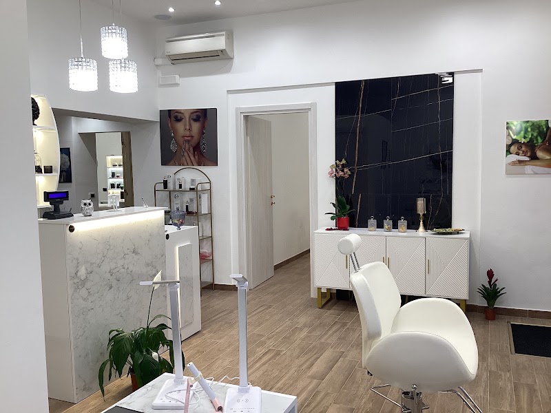 DIVINA Esthetic Center & Permanent Makeup — estetista a Viadana
