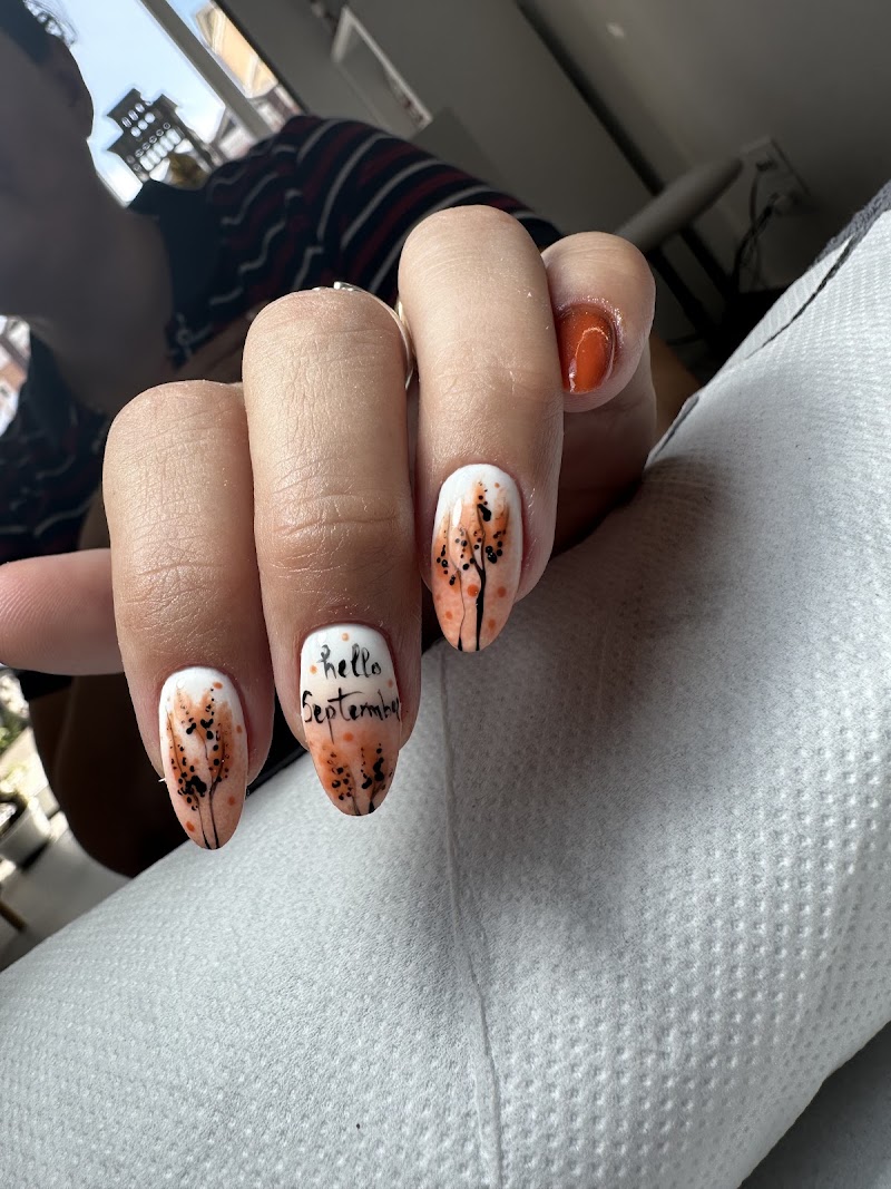 Nail Atelier di Angela Fallacara — estetista a Bitonto