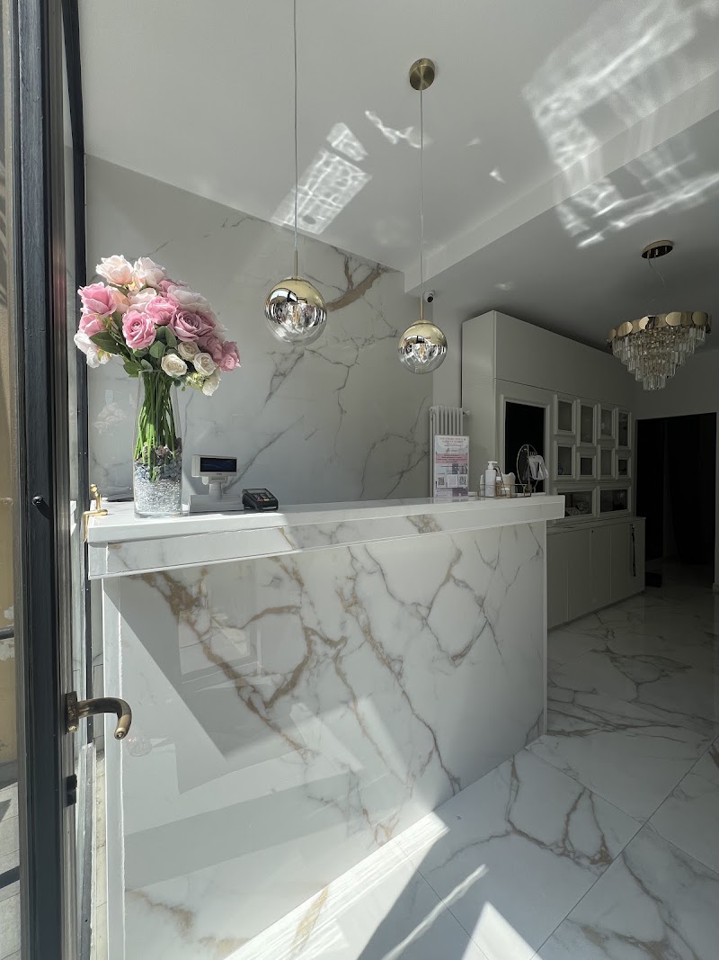 Centro Benessere Essenza Specializzati con il Metodo Snellessenza Dimagrire Modellare Ringiovanendo in Salute e Relax — estetista a San Giovanni la Punta