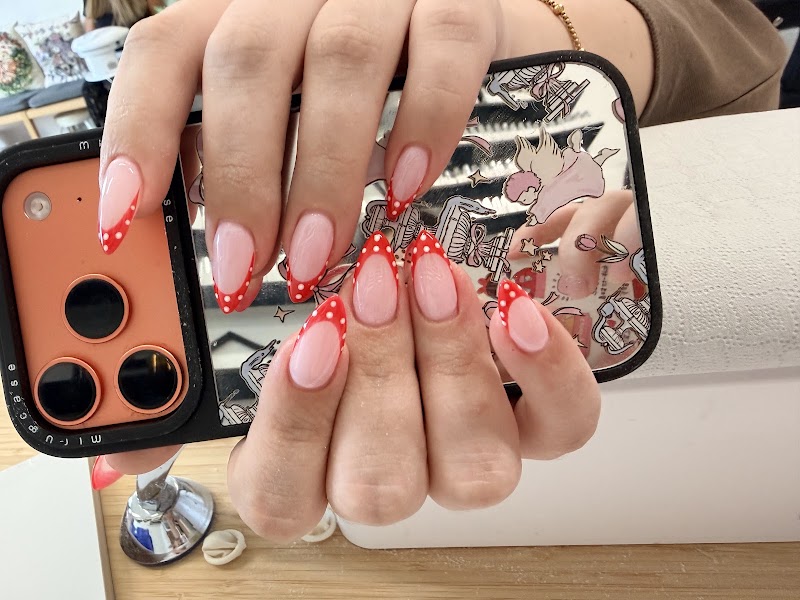 HUANG NAIL — estetista a Cesano Boscone