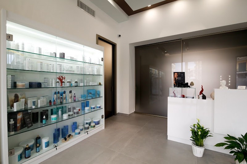 EAESTETICA SRL - Tecnologie, Cosmetici, Make-up e Realizzazione Centri Estetici — estetista a Nocera Inferiore