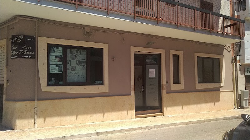 Centro Estetico VANITA' di Fallacara Anna &C. sas — estetista a Bitonto