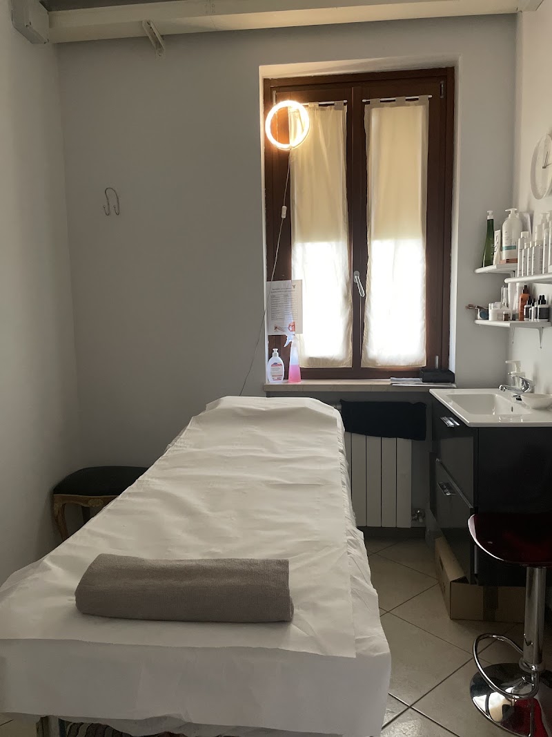 EMOZIONI - Estetica & Solarium di Desy Regonini — estetista a Brescia