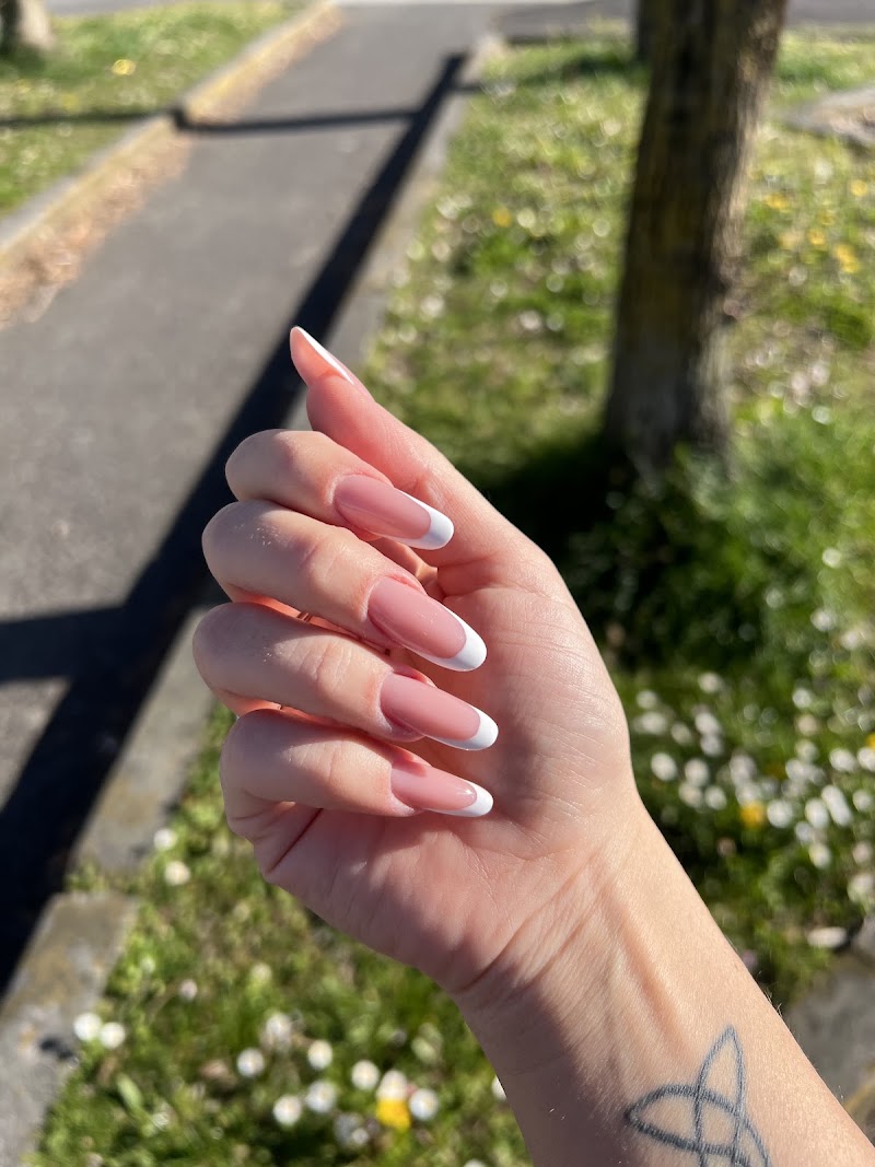 Mariangela Personeni Nail Studio — estetista a Bergamo