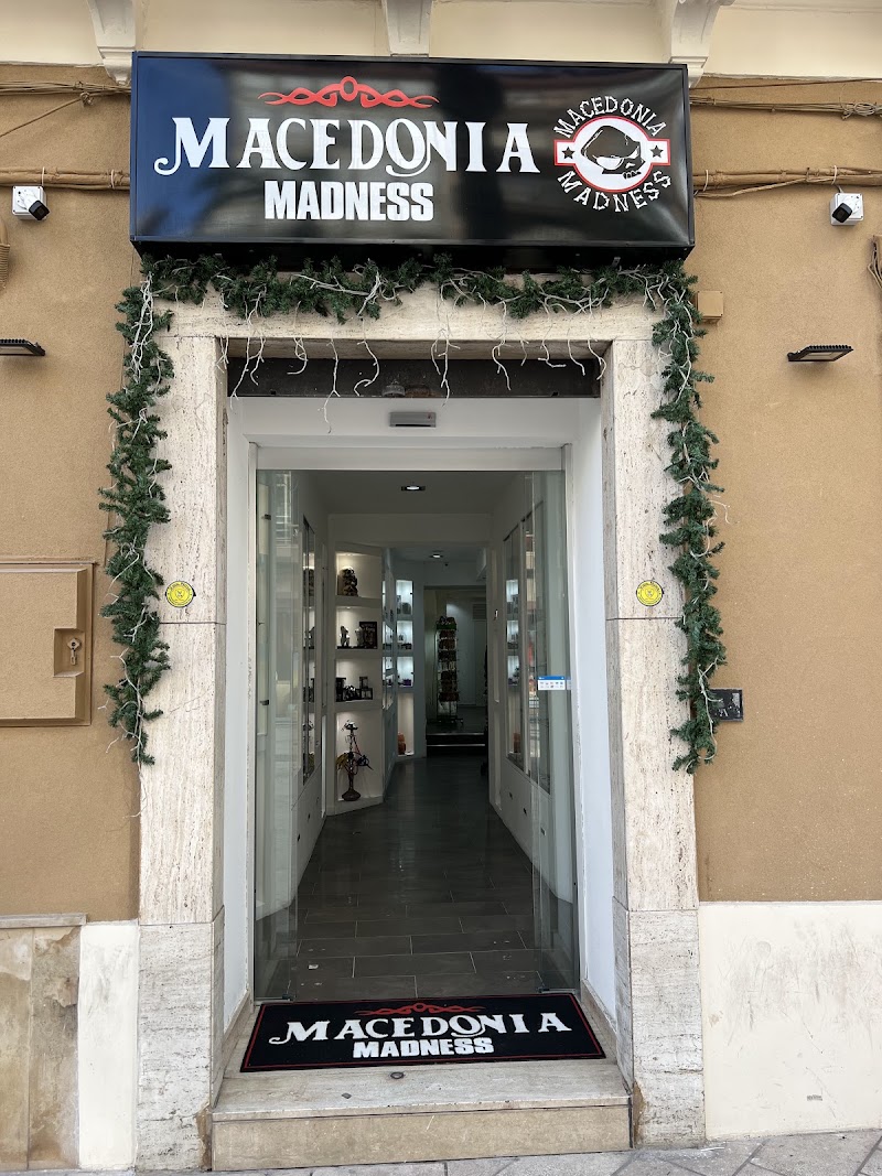 Macedonia madness — estetista a Brindisi