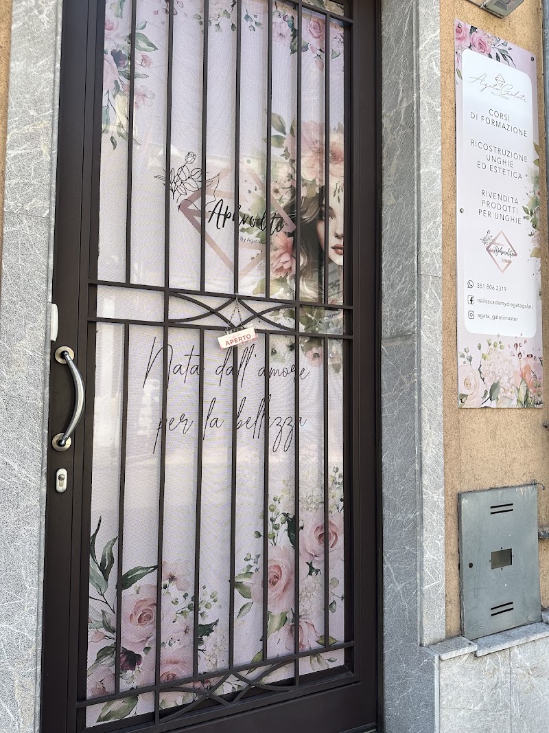 NAILS ACADEMY di Agata Galati — estetista a Giarre