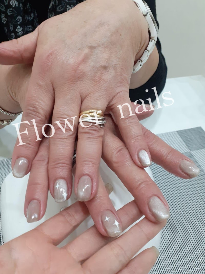 Flower Nails — estetista a Sesto San Giovanni