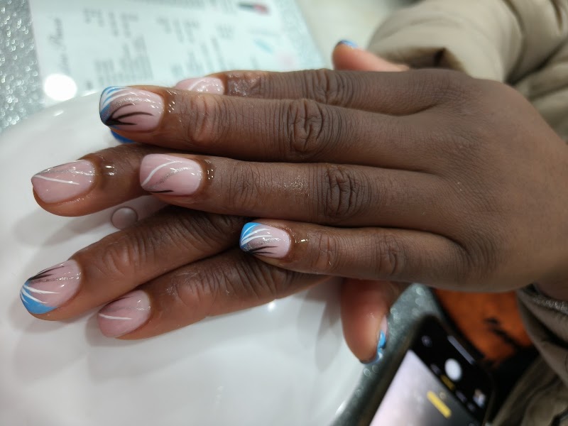 Mani Mani Nail Spa — estetista a Busto Arsizio