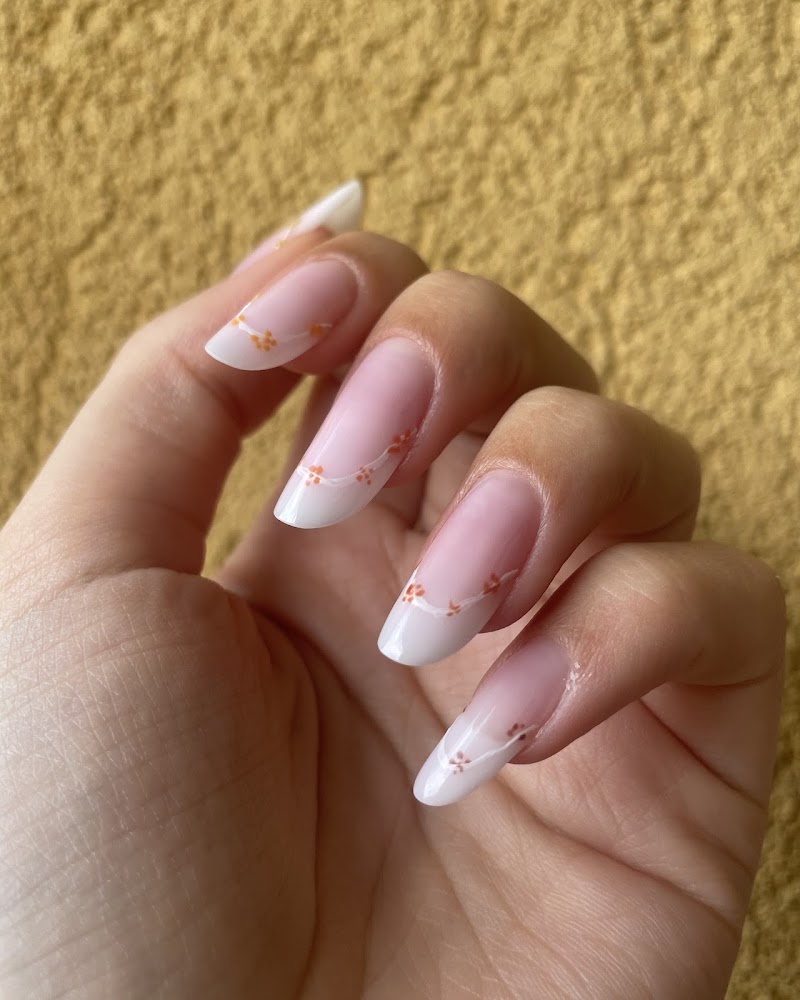 Betty Nail Tech — estetista a Corsico