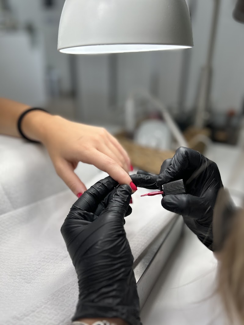 Marina Armenise Nails & Beauty — estetista a Bari