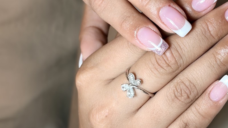 Z nail salon — estetista a Corsico