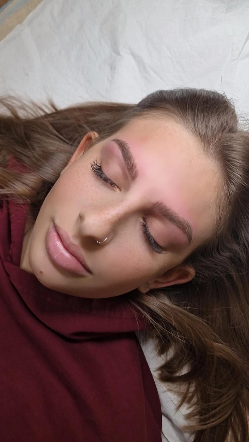 Elisabetta IL SOPRACCIGLIO PERFETTO Studio Di Trucco Permanente — estetista a Mercogliano