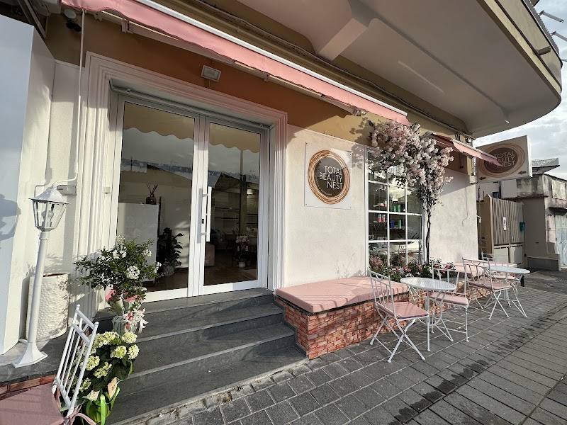 Total Beauty Nest — estetista a Acerra