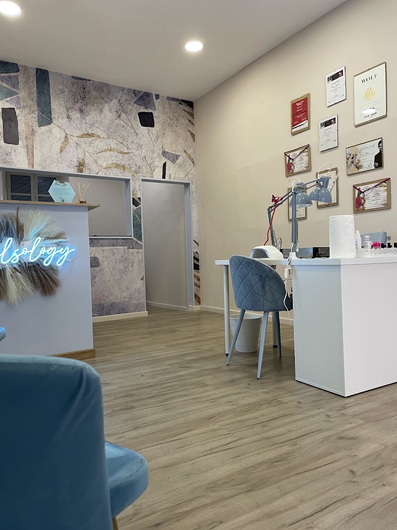 Nailsology By Daria Proia — estetista a Cisterna di Latina
