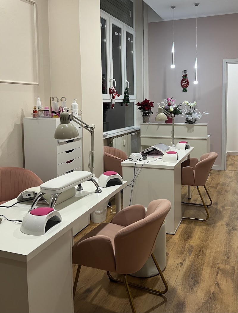 Kalina lash nail studio — estetista a Bergamo