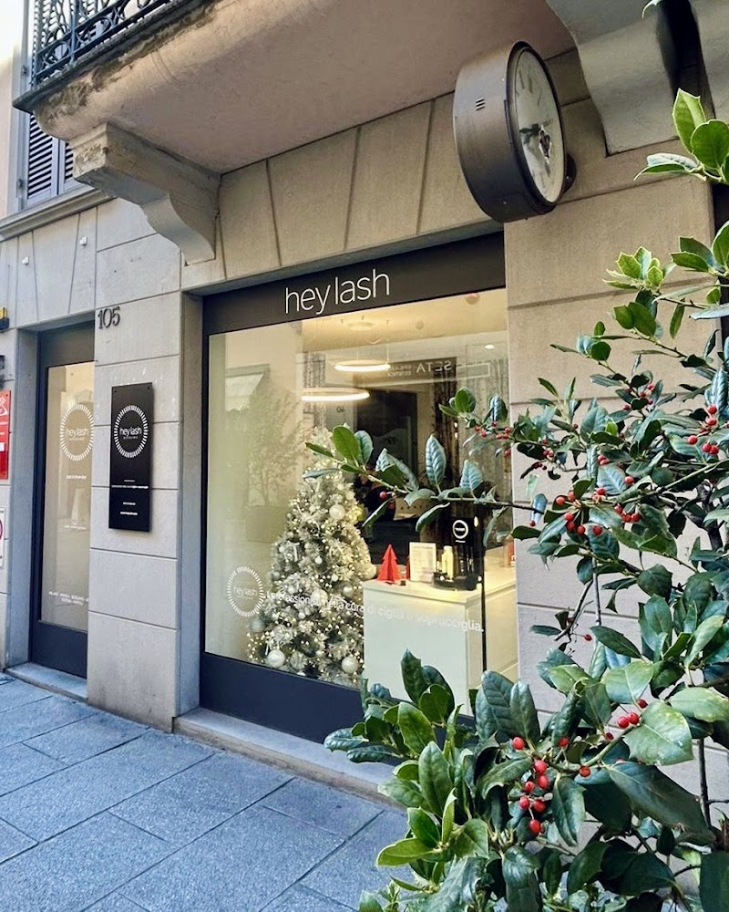 Heylash | Extension Ciglia, Microblading, Laminazione a Bergamo — estetista a Bergamo