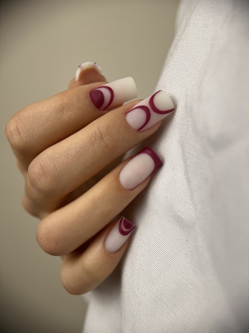 Aries Nails & Academy — estetista a Novate Milanese