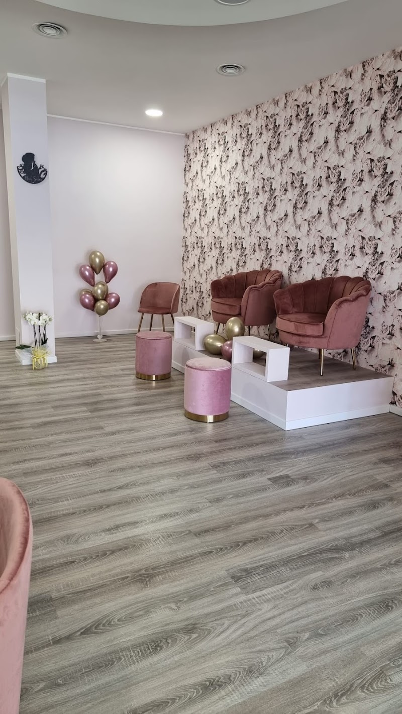 Nails Couture — estetista a Ladispoli