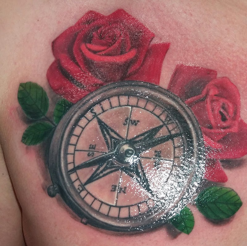 T- Rooster Tattoo — estetista a Viterbo