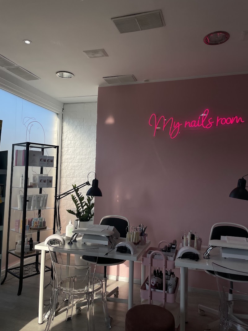 Why Be Normal Estetica & Solarium — estetista a Desio