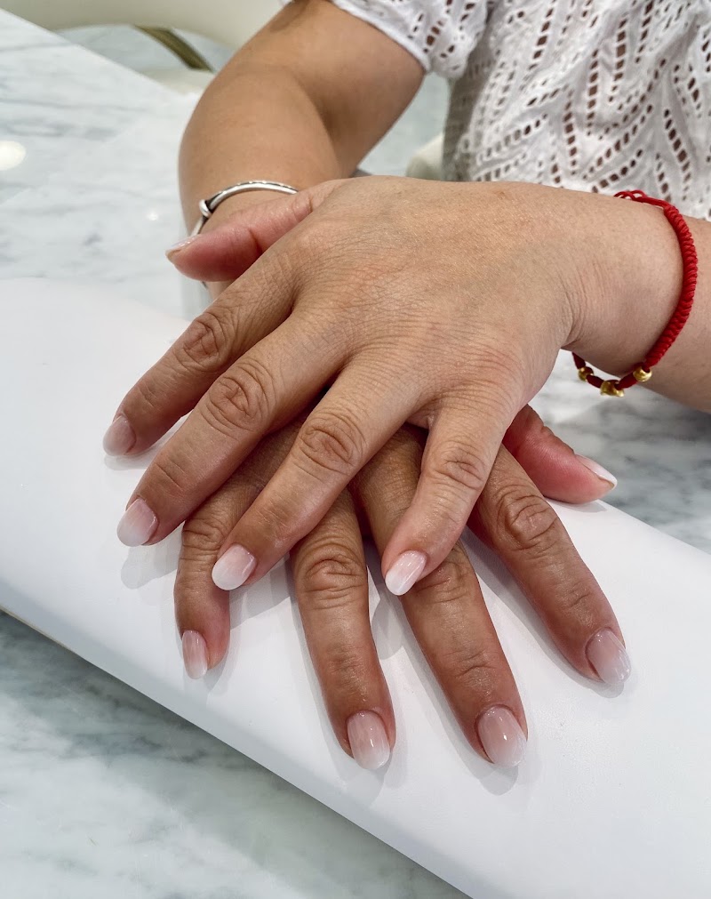 V-TOP Nail Salon — estetista a Corsico