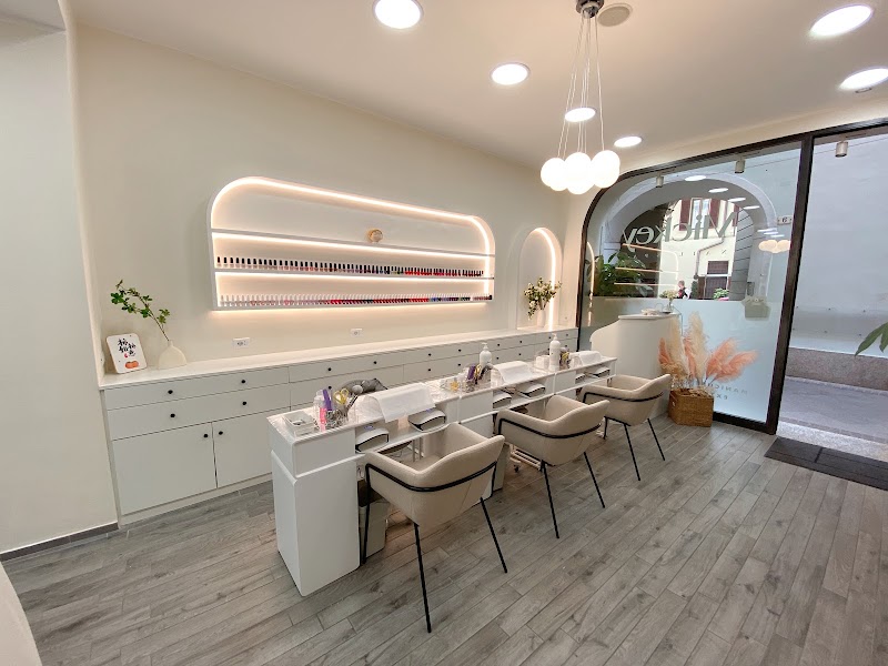 Mickey Nail — estetista a Abbiategrasso
