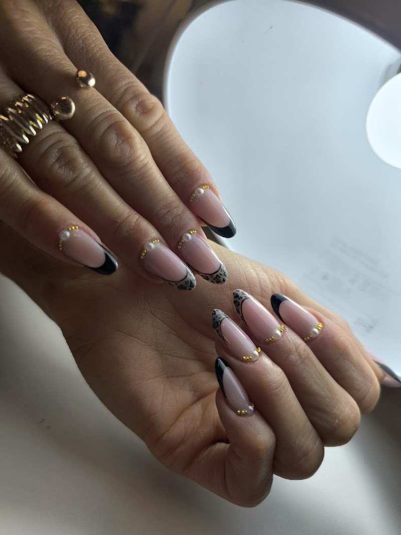 Tocco Di Classe Nail & Beauty Studio — estetista a Brescia