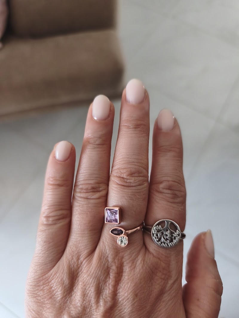 Nail Lounge di Alessia Piscopo — estetista a Favara