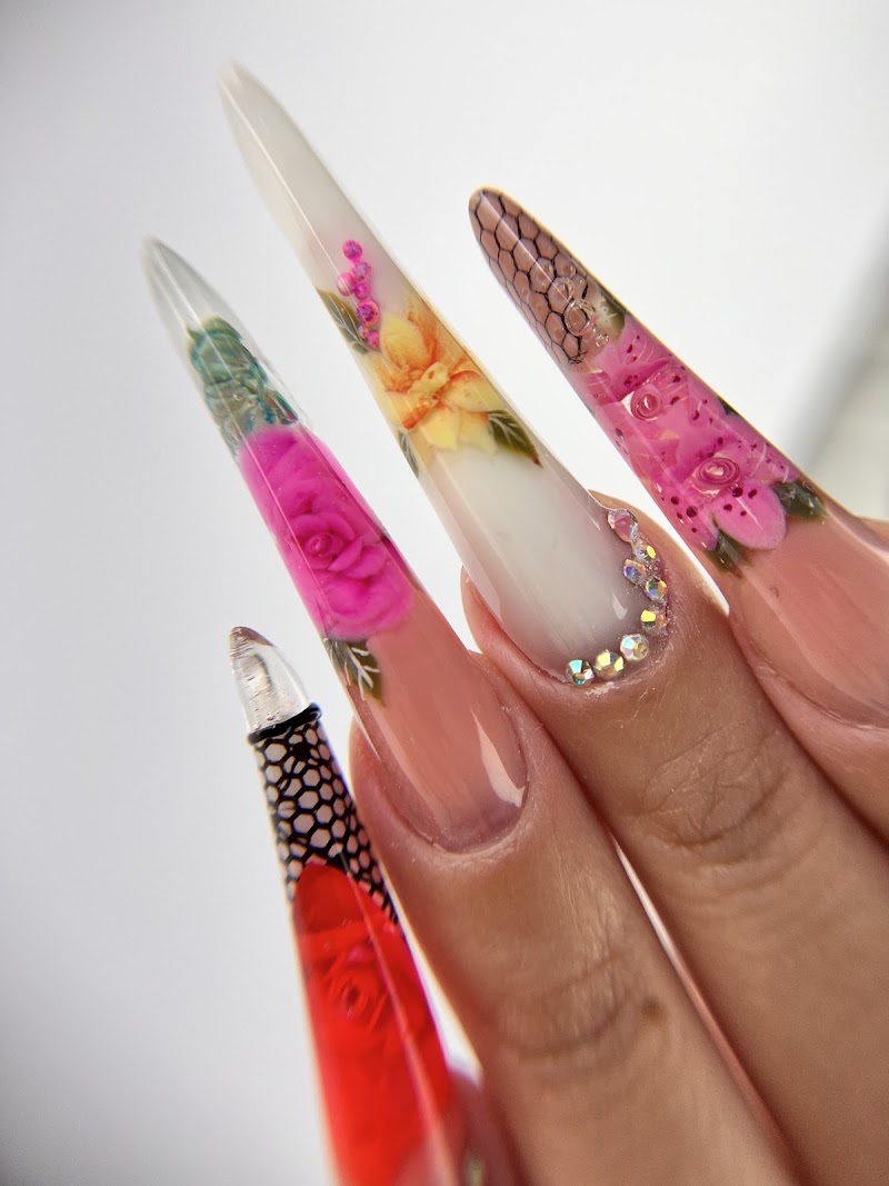 Nails&academy di Enrica Salesi — estetista a Colleferro