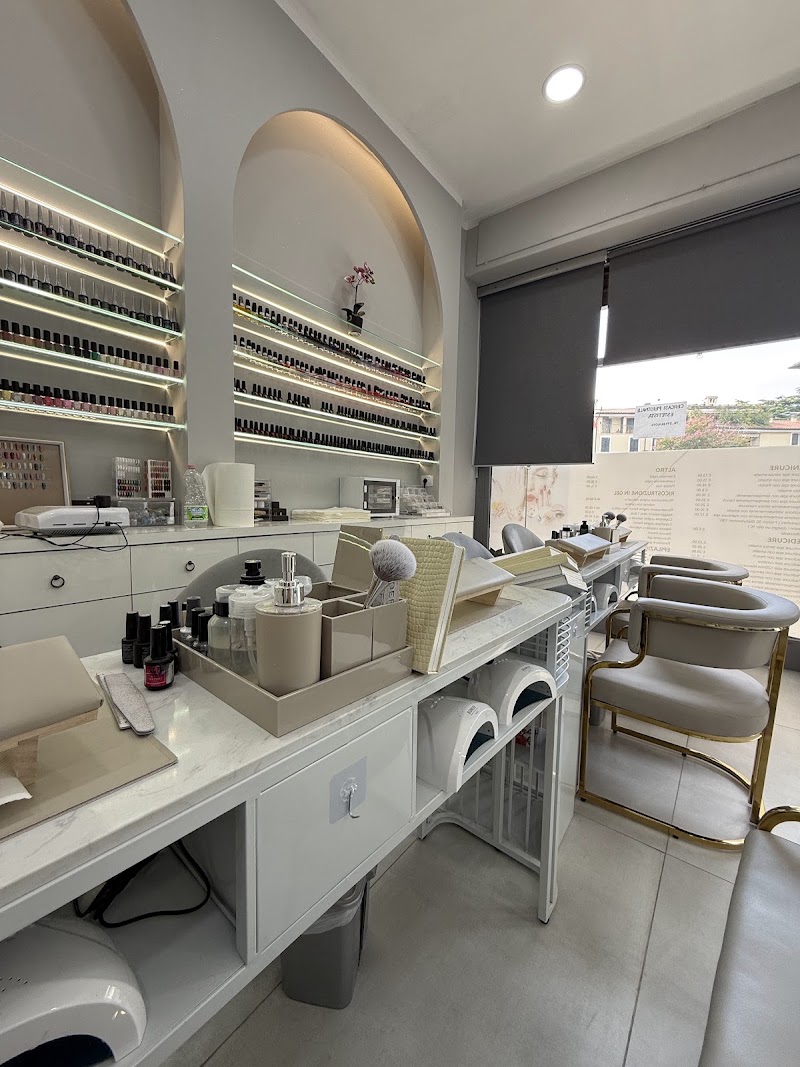 miss lin nail spa — estetista a Brescia